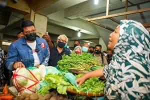 Bu Reni Menangis Curhat ke Calon Wali Kota Medan Bobby Nasution Soal Pasar Sukaramai