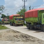 Kendaraan Dengan Tonase Besar penyebab Rusaknya jalan Masyarakat tidak bisa berbuat banyak