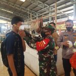 Peduli Masyarakat Sehat, Serda M Marbun Bagikan Masker