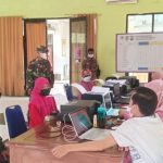 Anggota Koramil 13 Cisoka Monitoring Vaksin Sinovac Tahap 2 di Kantor Bersama