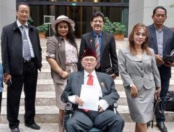 Kasus Farmasi Terus Bergulir DELAPAN ORGANISASI RESMI SERAHKAN GUGATAN KE MAHKAMAH AGUNG RI.