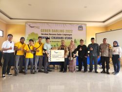 Melalui “GEBERDARLING” FajarPaper Berikan Bantuan 500 Tanaman Hias ke SMKN 1 Cikarang Utara Kabupaten Bekasi