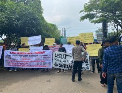 Warga Surian Lakukan Aksi di IPP Sumedang Karena Jalur Penghubung Surian – Subang Tergenang Waduk Sadawarna