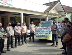 Korban Gempa Cianjur Mendapatkan Bantuan Dari Polsek Cimalaka Polres Sumedang
