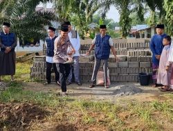 Wujudkan Kedekatan Dengan Masyarakat, Kapolsek Tambusai Giat Peletakan Batu Pertama Bangunan Gedung Raudhatul Athfal