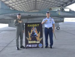 Mayor Pnb Ferry “Rabbit” Rachman, Raih 3000 jam terbang, dengan pesawat F16 Fighting Falcon