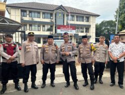 Jum’at Berkah, Polres Metro Jakarta Utara dan Polsek Koja Bagikan Takjil, Pererat Kebersamaan di Bulan Ramadan