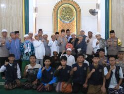 Kapolres Metro Jakarta Utara Pimpin Tarawih Keliling, Tebarkan Pesan Kebersamaan di Masjid Jami Nurul Islam