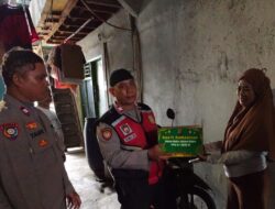 Polsek Pademangan Hadir untuk Warga: Bagikan Sembako, Eratkan Kebersamaan
