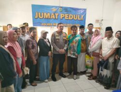 Jum’at Peduli, Polres Metro Jakarta Utara Salurkan Bantuan untuk Warga Rawa Sengon