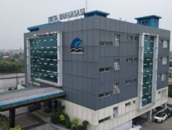 Dirut Perumda Tirta Bhagasasi Diduga Plesiran ke Singapura Saat Kantor Didemo Warga, Barak Desak Bupati Turun Tangan