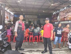 Polsek Penjaringan Bagikan Makanan Gratis Lewat Jumat Peduli