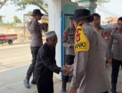 Brimob Metro Jaya Bersama Warga Bersihkan Masjid di Tangerang Lewat Gerakan ASRI