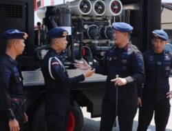 Brimob Polda Jateng Salurkan 50 Ribu Liter Air Bersih di Semarang