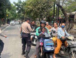 Polsek Koja Bagikan 150 Masker, Warga Diimbau Waspadai Abu Vulkanik