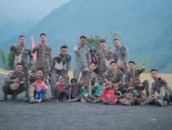 Delapan Bulan Bersama, Satgas Damai Cartenz Tinggalkan Kesan Kekeluargaan di Kiwirok