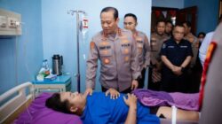 Kapolda Metro Jaya Besuk Tiga Polisi yang Cedera Saat Bertugas