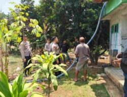 Kapolres Sumedang Salurkan 4.000 Liter Air Bersih untuk 310 Warga