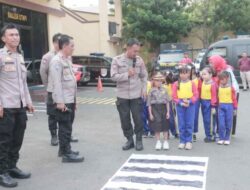 Polisi Kenalkan Rambu Lalu Lintas kepada 60 Siswa di Jakarta Utara
