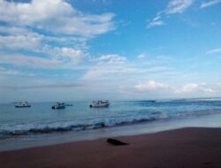 Ombak Besar Pantai Baluta Berpotensi Jadi Daya Tarik Wisata Tanah Masa