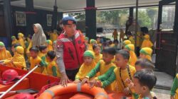 Brimob Polda Metro Jaya Kenalkan Tugas Kepolisian kepada Siswa TK Islam Nida