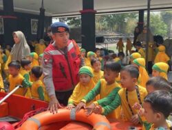 Brimob Polda Metro Jaya Kenalkan Tugas Kepolisian kepada Siswa TK Islam Nida