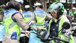 Polda Metro Jaya Bagikan 200 Paket Jumat Berkah untuk Komunitas Ojol